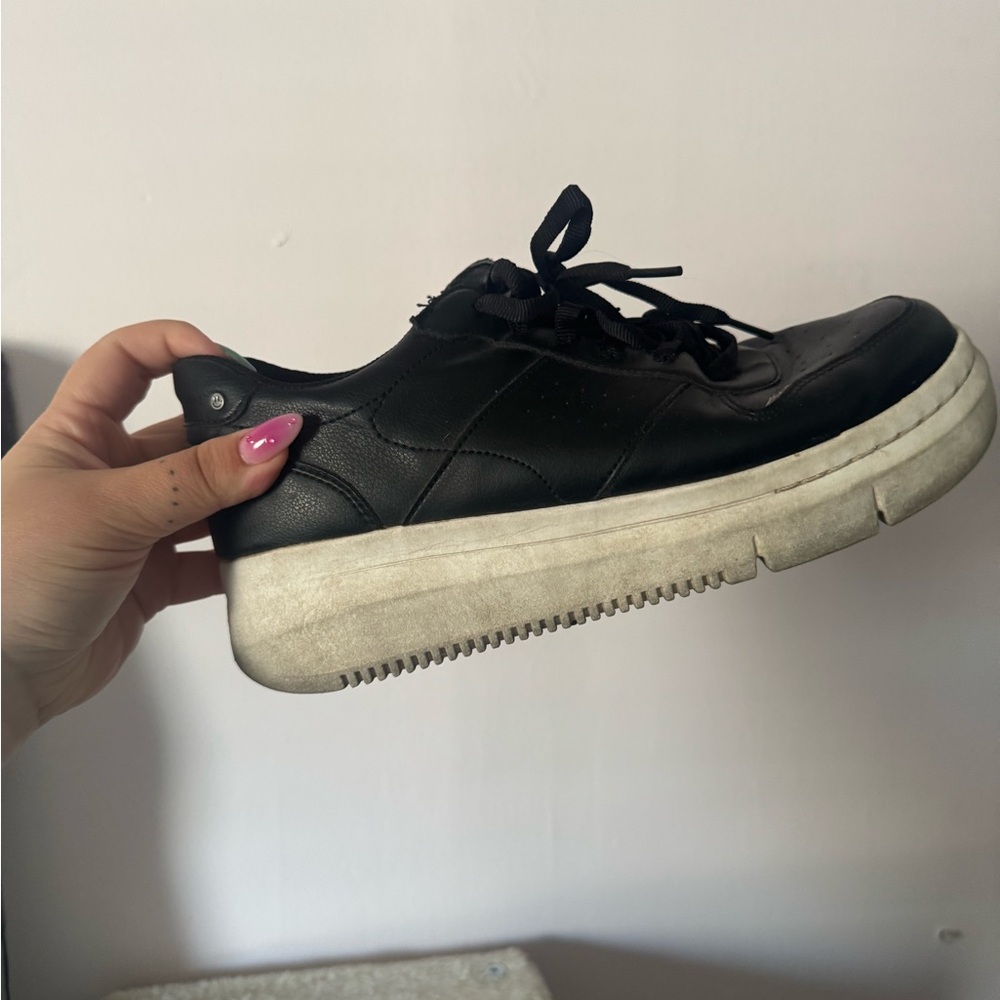 Dr. Scholl's Shoes Women's Savoy Sneaker in Black & White